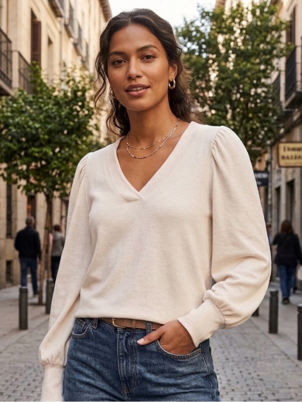 Women's LOFT Cream V-Neck Sweater M
